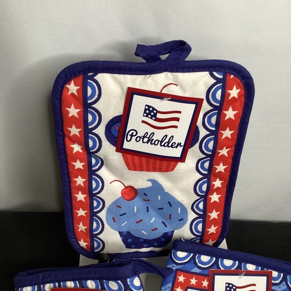 Set of 3 Patriotic Oven Mitts and pot holder - Picture 4 of 5